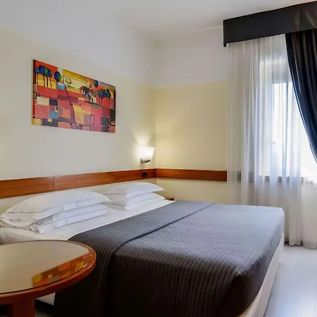 Otel Airport 4*