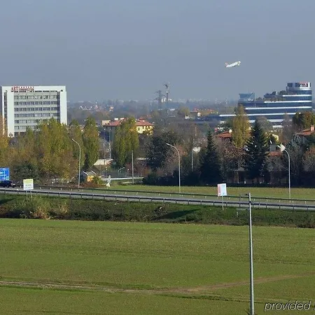 Airport Otel 4*
