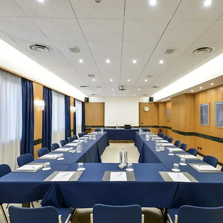 Otel Airport 4*