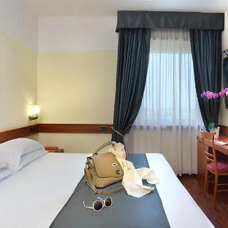 Airport Otel 4*